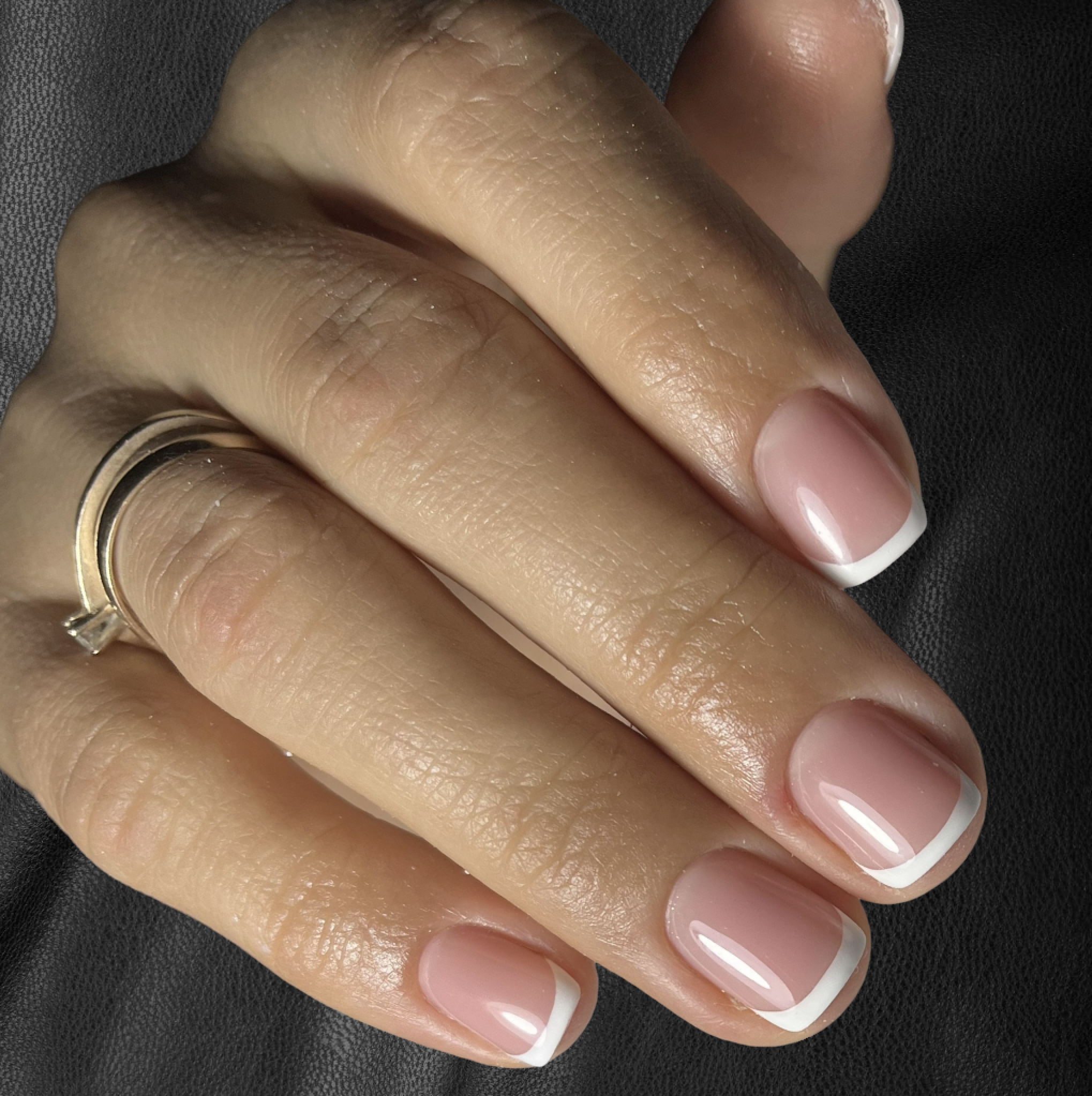Pohodlná a příjemná manikúra pro dokonalý vzhled vašich rukou - Darja Nails, České Budějovice