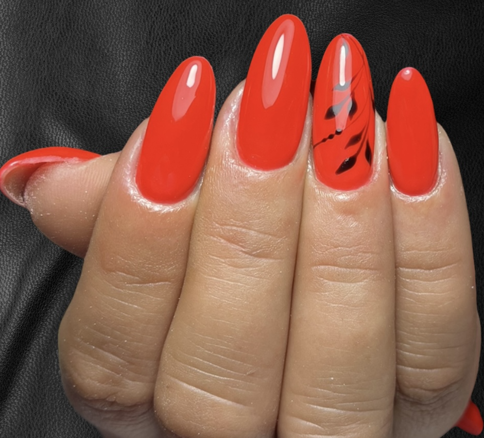 Kreativní design nehtů, zdůrazňující jedinečnost zákazníka - Darja Nails, České Budějovice
