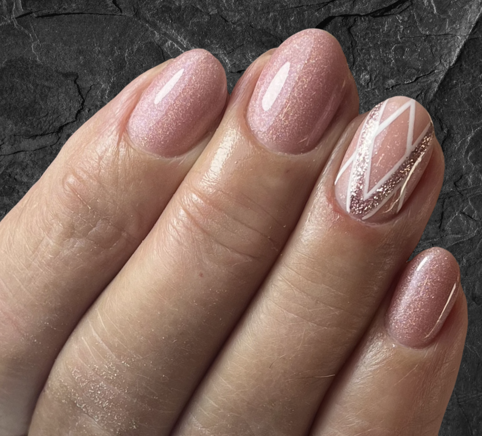 Kombinovaná manikúra se zaměřením na kvalitu a hygienické standardy - Darja Nails, České Budějovice